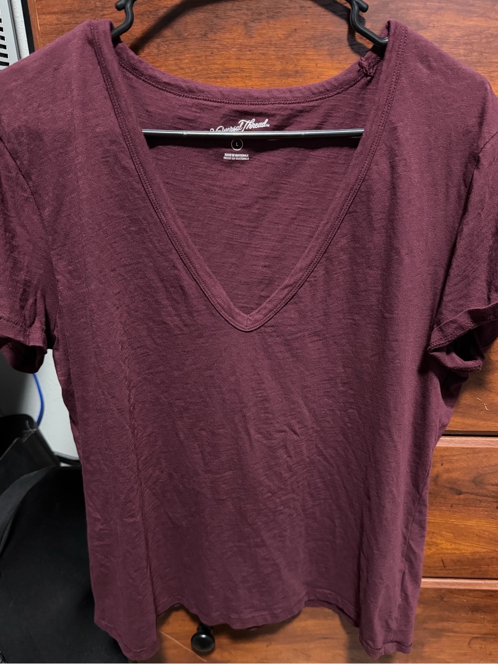 Universal Thread Women's Short Sleeve V-Neck Tee - Plum